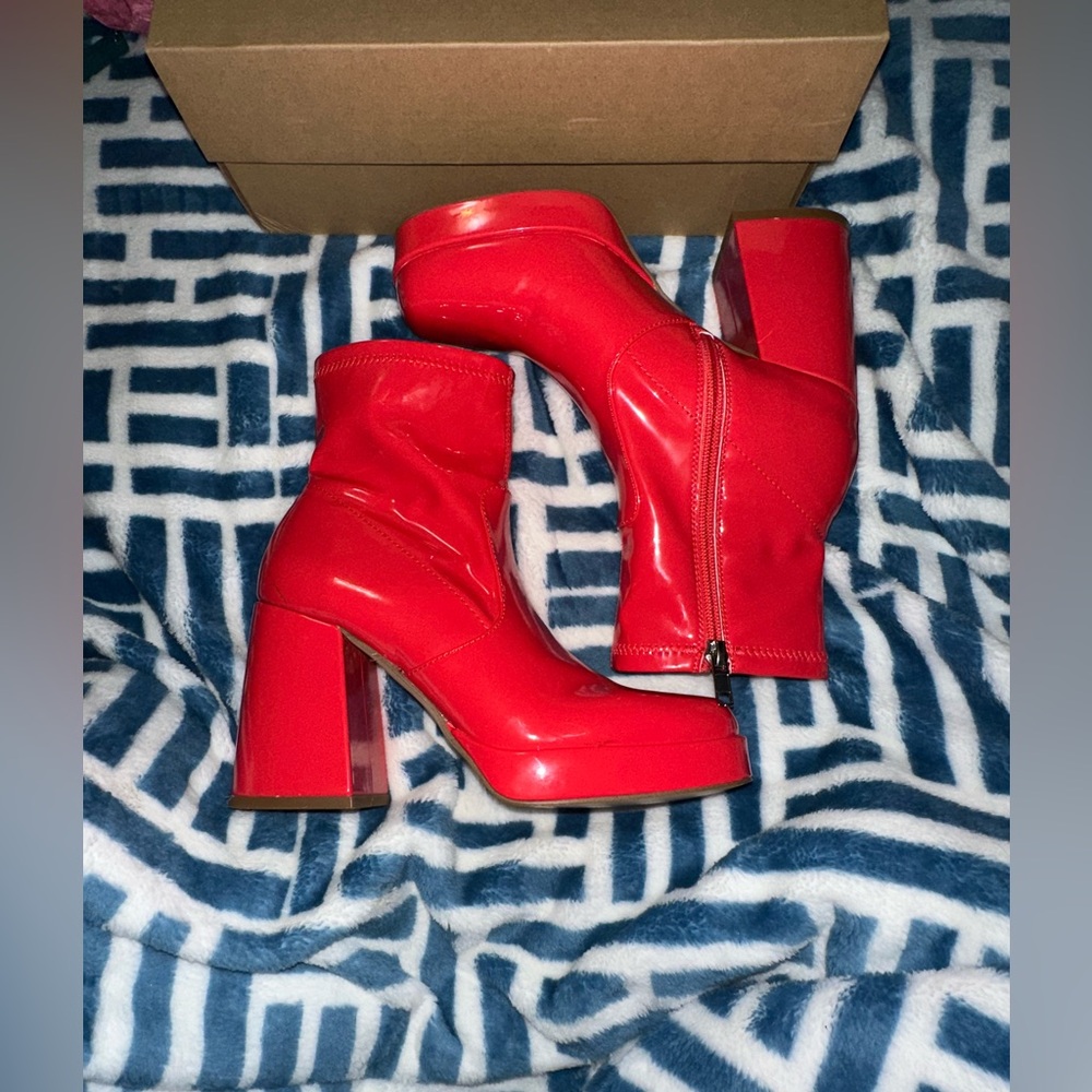 Womens Steve Madden Ever Red Faux Patent Heeled Ankle Boots - Picture 3 of 4